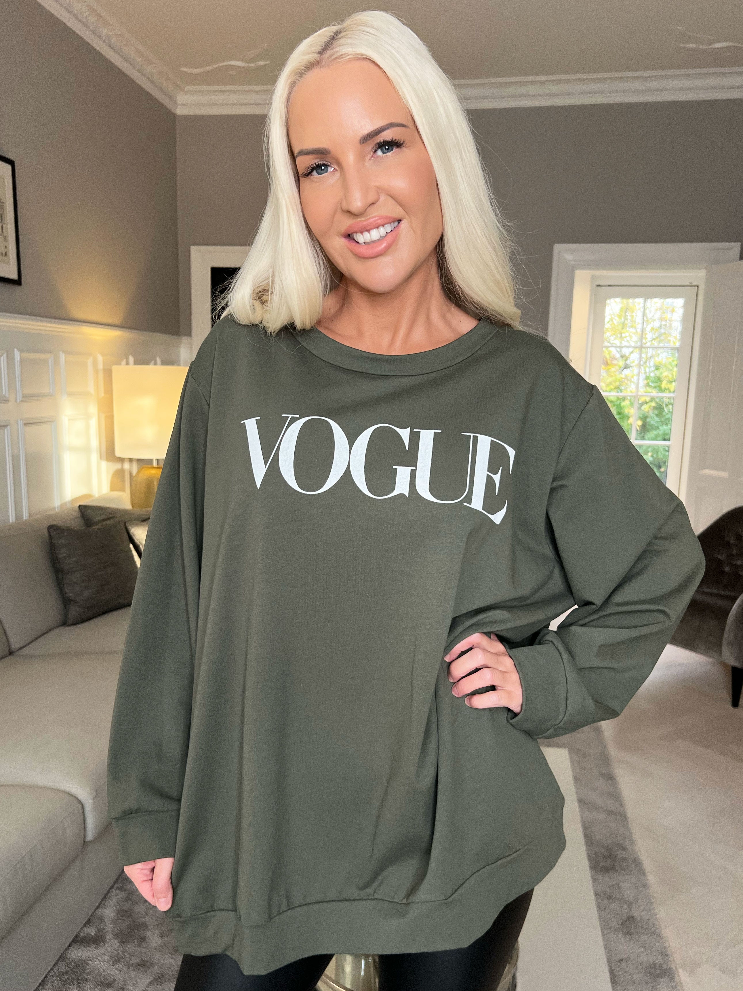 Abena - Sweatshirt med vogue stående på bröstet
